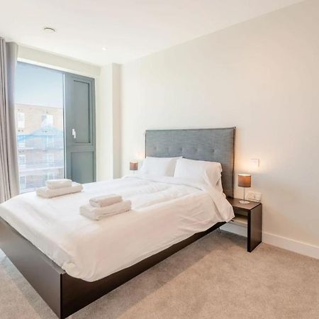 Modern Apartments In Brentford 2 Minutes Walk From Kew Bridge ภายนอก รูปภาพ