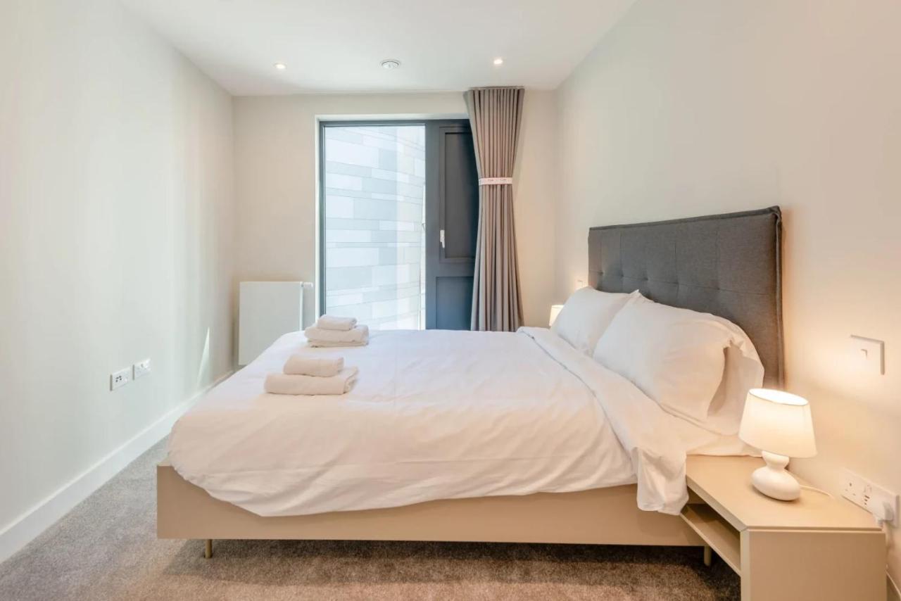Modern Apartments In Brentford 2 Minutes Walk From Kew Bridge ภายนอก รูปภาพ