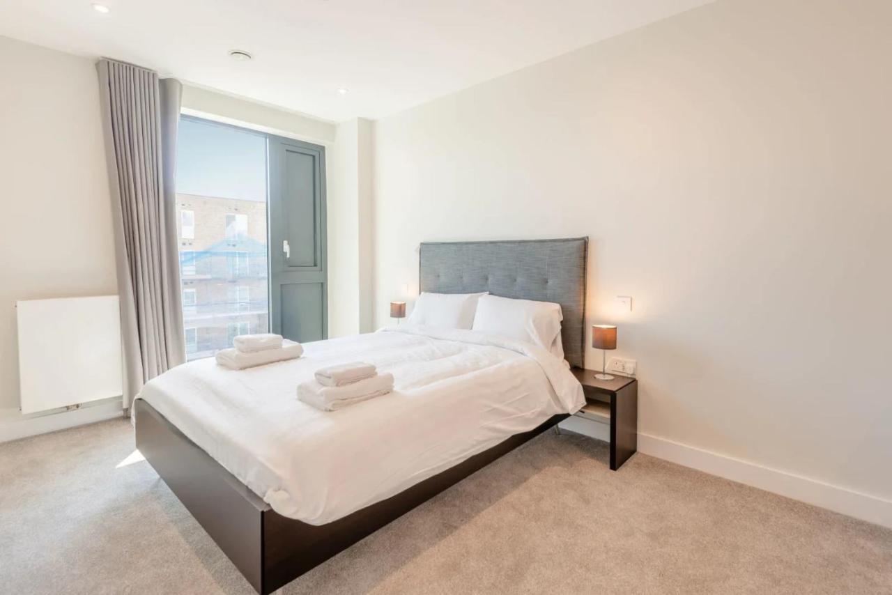 Modern Apartments In Brentford 2 Minutes Walk From Kew Bridge ภายนอก รูปภาพ