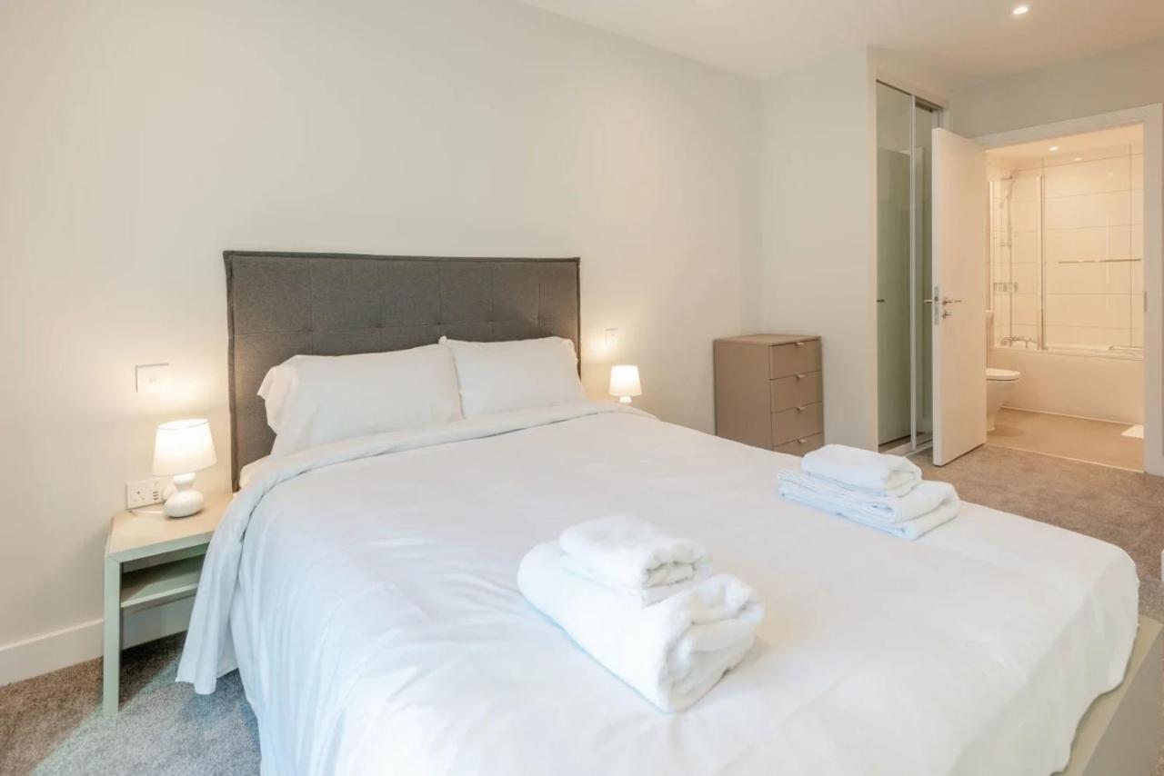 Modern Apartments In Brentford 2 Minutes Walk From Kew Bridge ภายนอก รูปภาพ