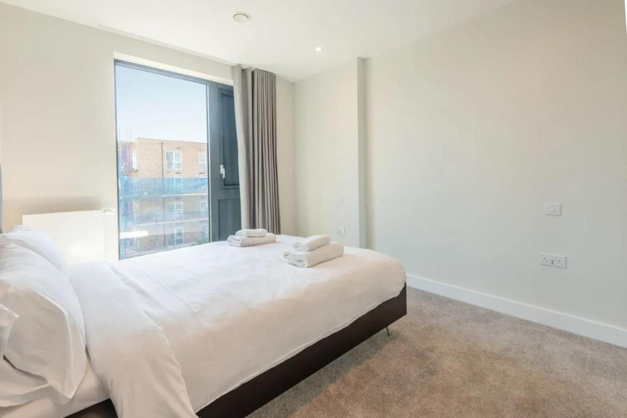 Modern Apartments In Brentford 2 Minutes Walk From Kew Bridge ภายนอก รูปภาพ