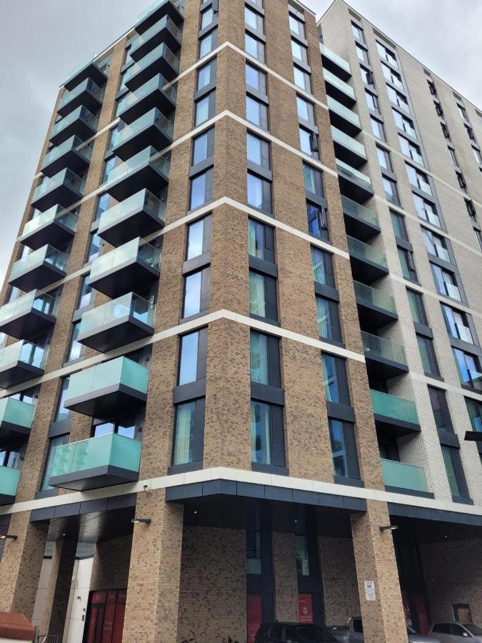 Modern Apartments In Brentford 2 Minutes Walk From Kew Bridge ภายนอก รูปภาพ
